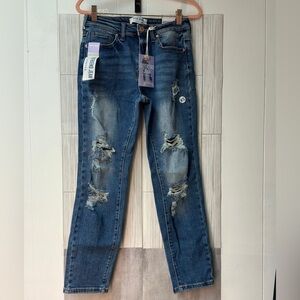 🍀$3/$30 Boyfriend fit med wash ripped jeans